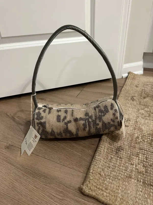 FREE PEOPLE Bailey Beaded Barrel Bag in Cream / Grey NWT - Image 4