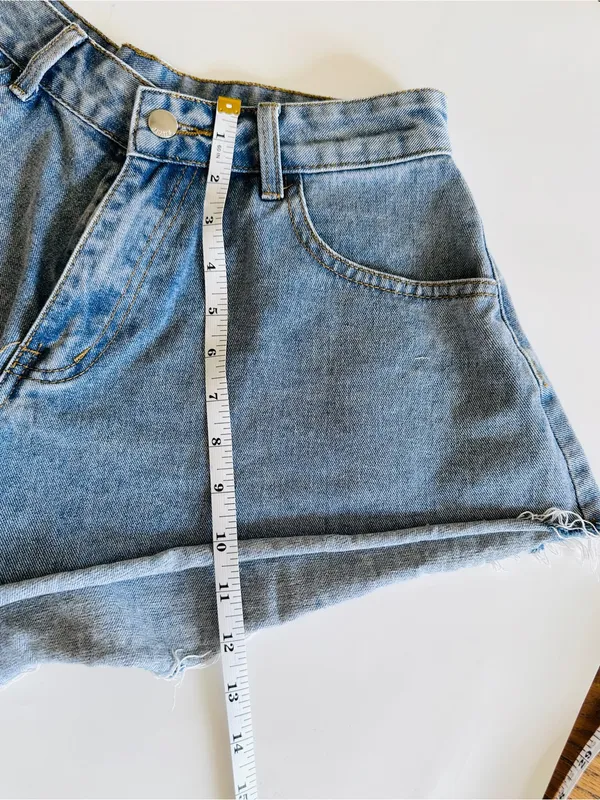 SweatyRocks Light Wash High-Rise Denim Shorts with Frayed Hem Size Medium - Image 10