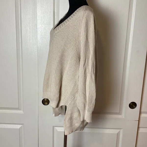EXPRESS CREAM KNIT OVERSIZED V NECK TUNIC SWEATER - Image 3