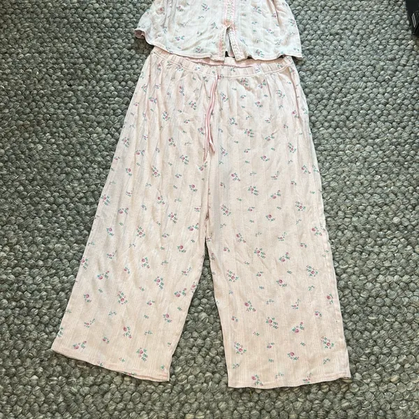 Whispers Vintage Pointelle Pink Floral Two Piece Pajama Set Size Small - Image 3