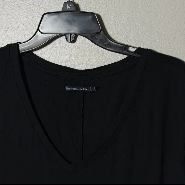 Abercrombie & Fitch Women Black Short Sleeve V-Neck Tee Basic size‎ Small - Image 3