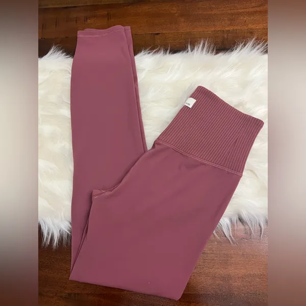 Vuori Ribbed Studio Leggings – High Rise – Size Small – 25” Inseam – Like New - Image 4