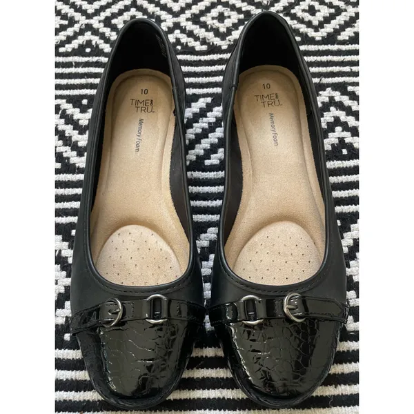 Time & Tru Black Buckle Croc Flats - Image 7