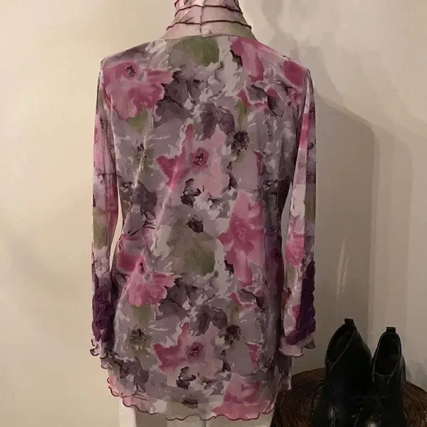 Size small long sleeve Purple pink and green flowered long sleeve top EUC - Image 6