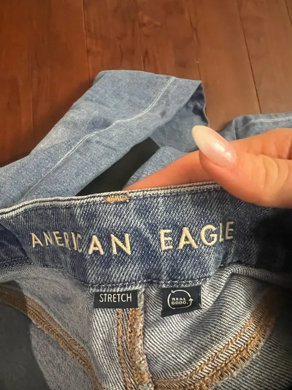 American Eagle Mom Jeans - Image 3