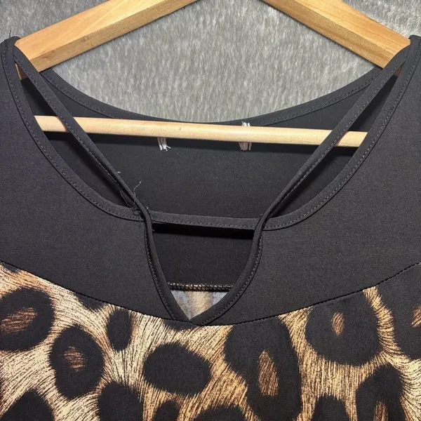 Leopard Print Cold Shoulder Top V-Neck Sz M Mobwife Y2K Safari Chic Glam Keyhole - Image 4