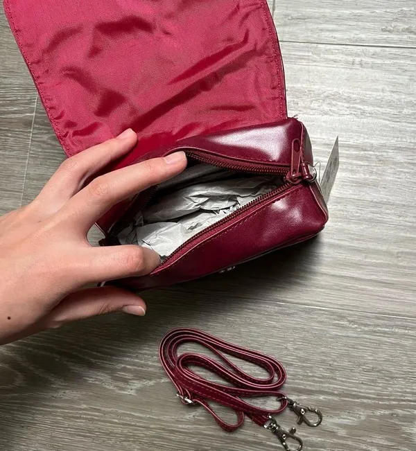 Peanuts snoopy burgundy red faux leather crossbody bag - Image 3