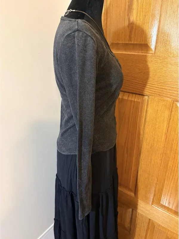 Pink Rose Top Women Blouse Gray Ribbed Knit Button-Up Scoop Neck Top M Long Sleeve - Image 6