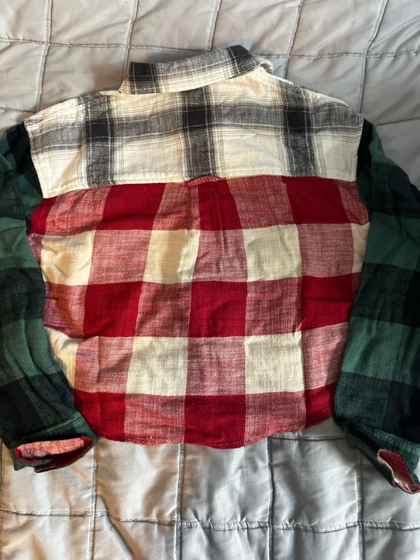 American Eagle Cropped Flannel Plaid - Image 2