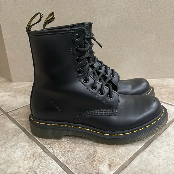 Women's AirWair 1460 Leather Lace Up Boots Size 7 US Used 2xs - Image 10