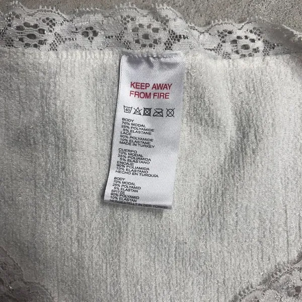 Urban Outfitters BDG Off White Lace Ribbed Crop Top Size Small - Image 4