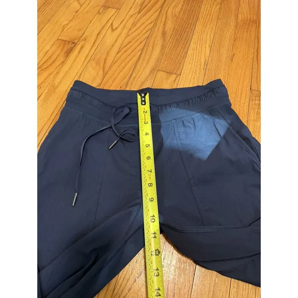 Lululemon Dance Studio Mid-Rise Crop 25" in Navy Size 6 - Image 7