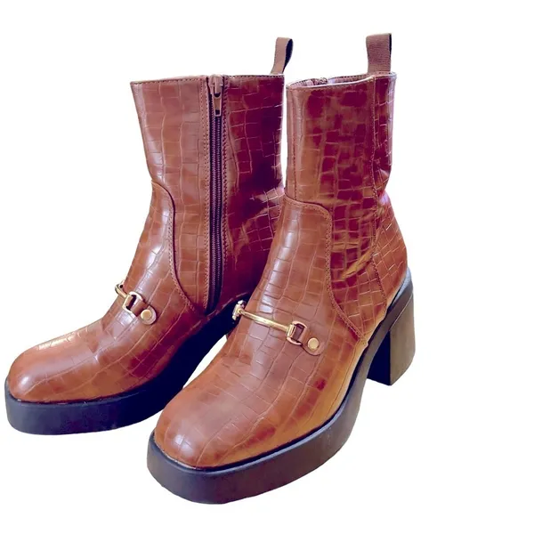Truffle Collection sqaure toe loafer trim boots in brown croc size 8.5 - Image 2