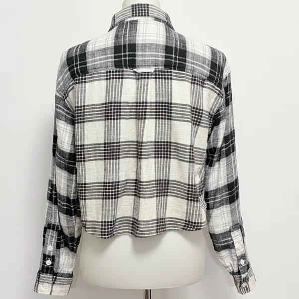 American Eagle Flannel Shirt XS Black White Plaid Cropped Button Down Cabincore - Image 5