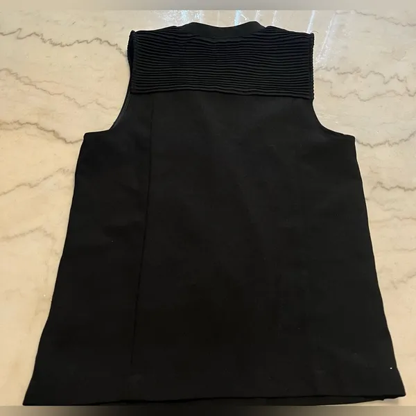 Harve Bernard Black Sleeveless Vest - Image 6