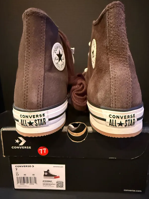 Women’s Converse Chuck Taylor 8.5W/7Y - Image 3