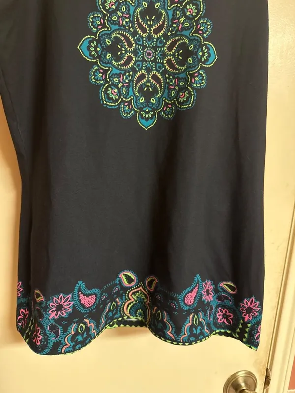 Athleta Womens Black Sleeveless Tank Top With Floral Mandala Print Size M - Image 3