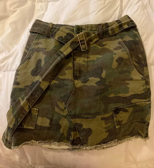 Forever 21 camo mini skirt - Image 2