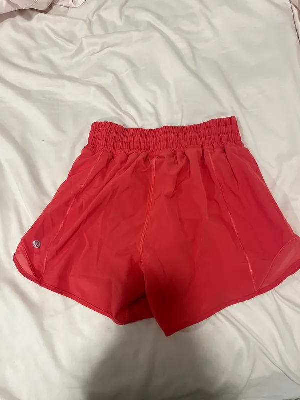 Lululemon Hot Shorts 4" High-Rise - Image 2