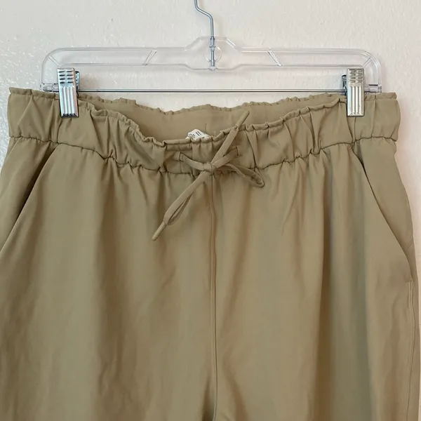 Lululemon 12 Stretch High Rise Crop 23" in Trench Tan - Image 6