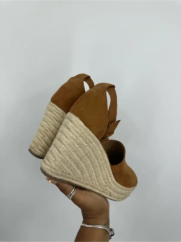 Universal Threads Tan Boho Wedge Sandals Women's Size 8.5 - Image 5