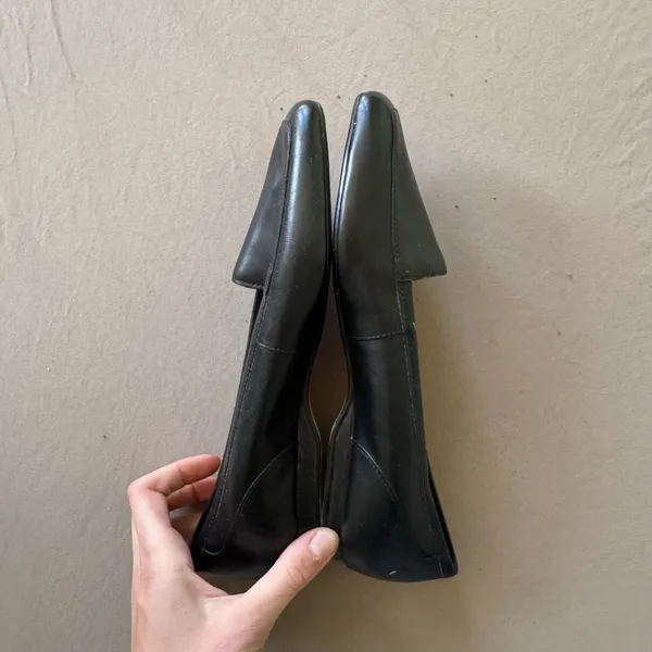Vintage Gloria Vanderbilt Leather Square Toe Flats - Image 3