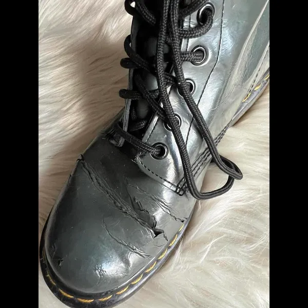 Dr. Martens Gray Patent Leather Lace -up 1460 boots size 8 - Image 6