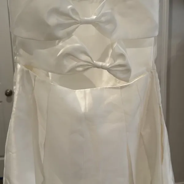 Lulu's Strapless White Wedding Gown - Image 4