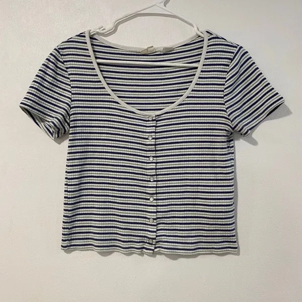 Levi’s Striped Ribbed Button Front Top Medium Y2K Baby Tee - Image 3