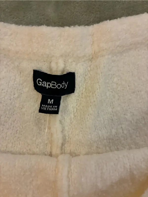 Women’s Gap Brand Cozy Cream Fuzzy Tank & Short Lounge Set Size Medium - Image 5