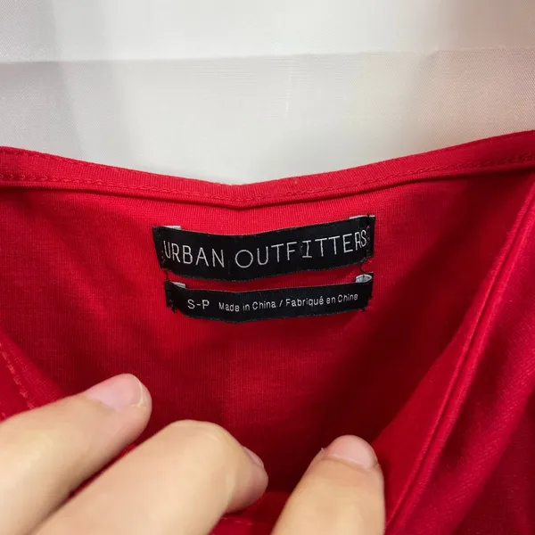 Urban Outfitters women's red‎ thick strap cropped stretch basic cami tank top S - Image 3