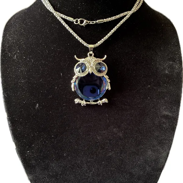 Elegant Blue Owl Pendant Necklace - Image 4