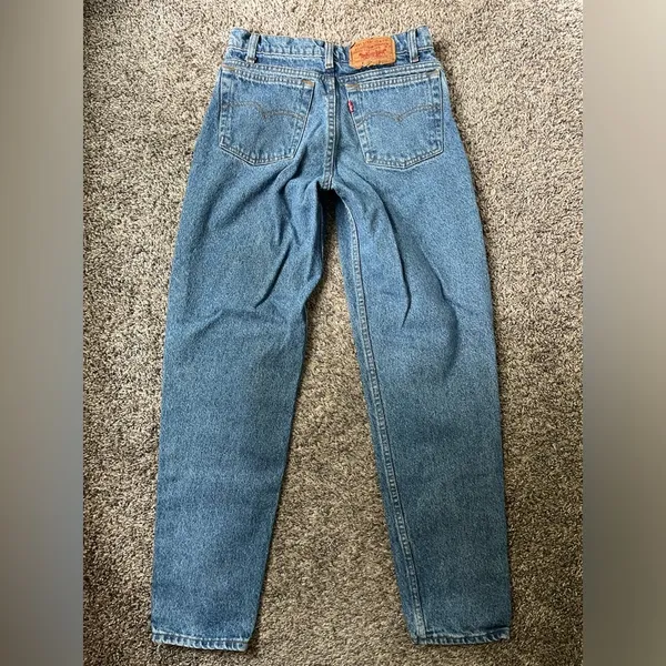 Levi’s Mid Wash High Rise Denim Mom Jean - Image 7