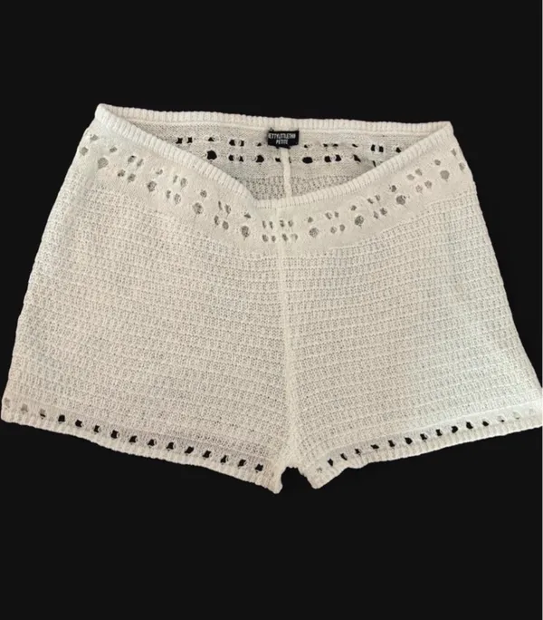 prettylittlething white knit shorts - Image 2