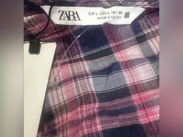 Zara Pink & Navy Plaid V-Neck Smocked Crop Top - Image 4