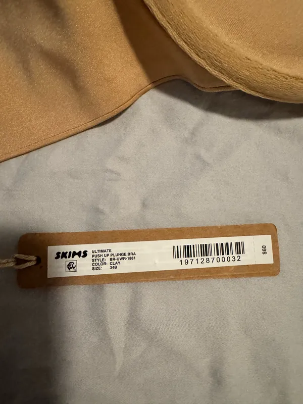 SKIMS Ultimate Push-Up Plunge Bra - Image 3
