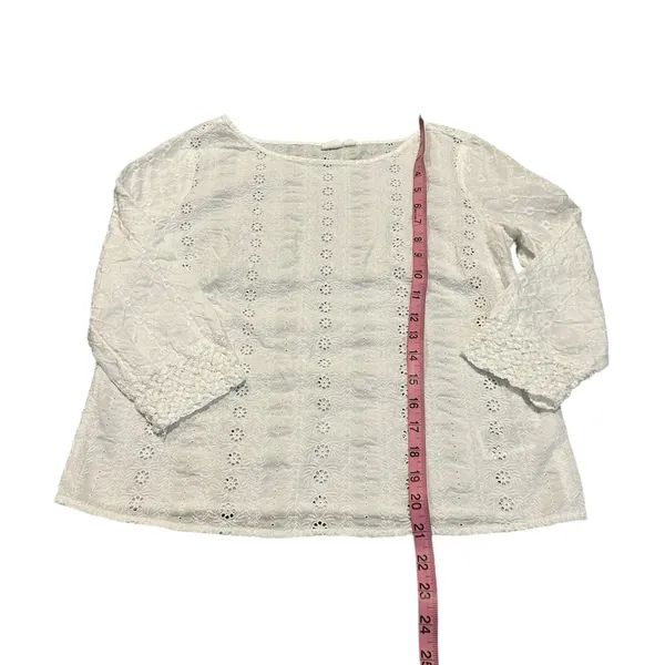 GAP white eyelet blouse with cropped sleeves - Image 2