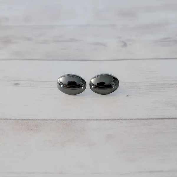 Vintage Stud Earrings Dark Gray Metallic Oval - Image 3