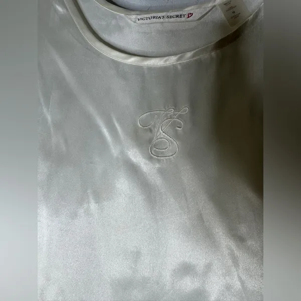 Vintage Made In‎ USA Victoria’s Secret White Satin Sleeveless Top VS Embroidered - Image 3