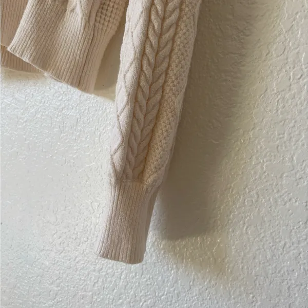 Cyrus Cream Cable Knit Sweater Ivory Size M Academy Preppy - Image 7