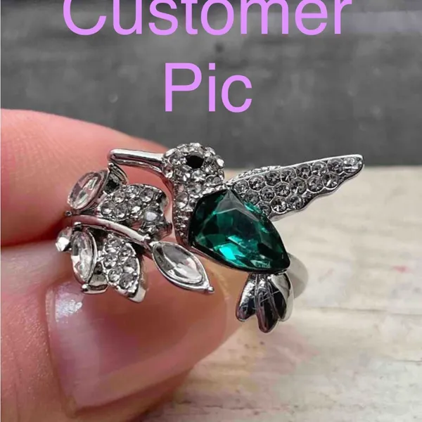 Elegant Silver Tone Hummingbird Rhinestone Ring with Green Gemstone - Image 5