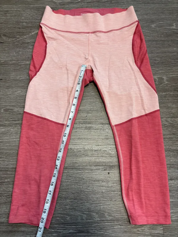 Outdoor Voices two-tone, cropped leggings featuring a distinct pink and light pink colorblock - Image 5