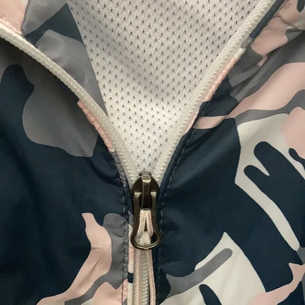 FINAL MARKDOWN Ladies new balance windbreaker medium - Image 3