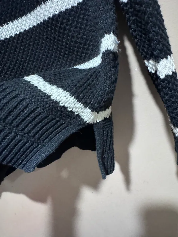 Old Navy Women's Black & White Striped Knit Sweater Large - Image 5