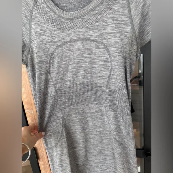 Lululemon Swiftly Tech Short Sleeve Crew tee Slate White workout running train - Image 8