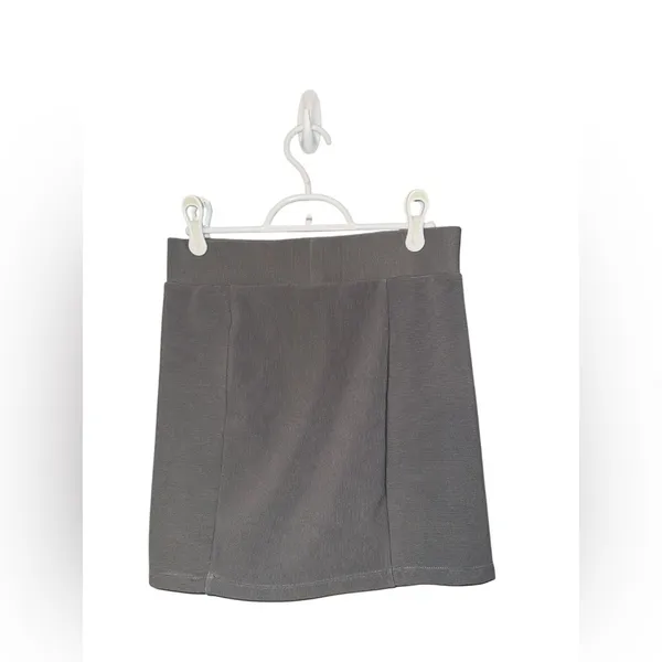Forever‎ 21 Gray Ribbed Mini Skirt Size M - Image 3