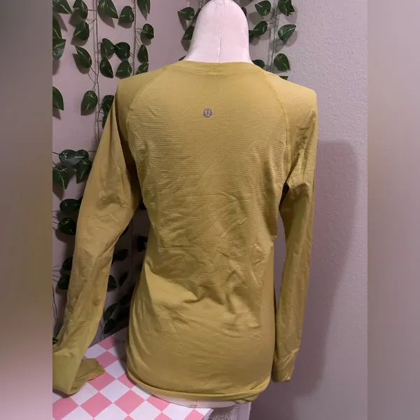 Green/Yellow Lululemon swiftly Long sleeve with thumb holes - Image 4