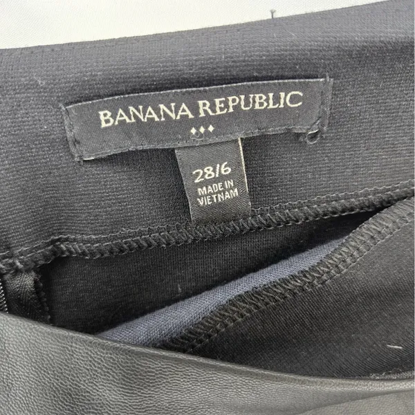 Banana Republic Factory Black Pencil Skirt Faux Leather‎ Panel Size 6 Edgy Goth - Image 3