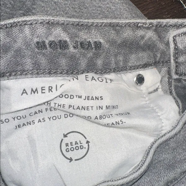 American Eagle Outfitters MOM jeans Light Gray Denim size 6 regular distressed - Image 6