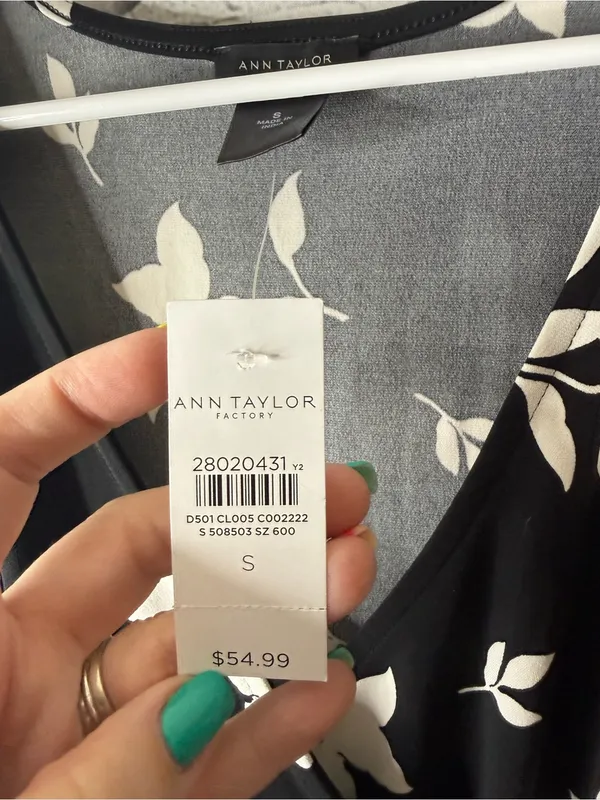 NWT Ann Taylor Black Floral Wrap-Front Long Sleeve Top small - Image 6